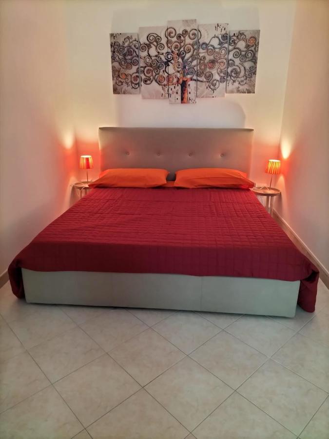 Rosa'S Apartment With Terrace Cagliari Ngoại thất bức ảnh