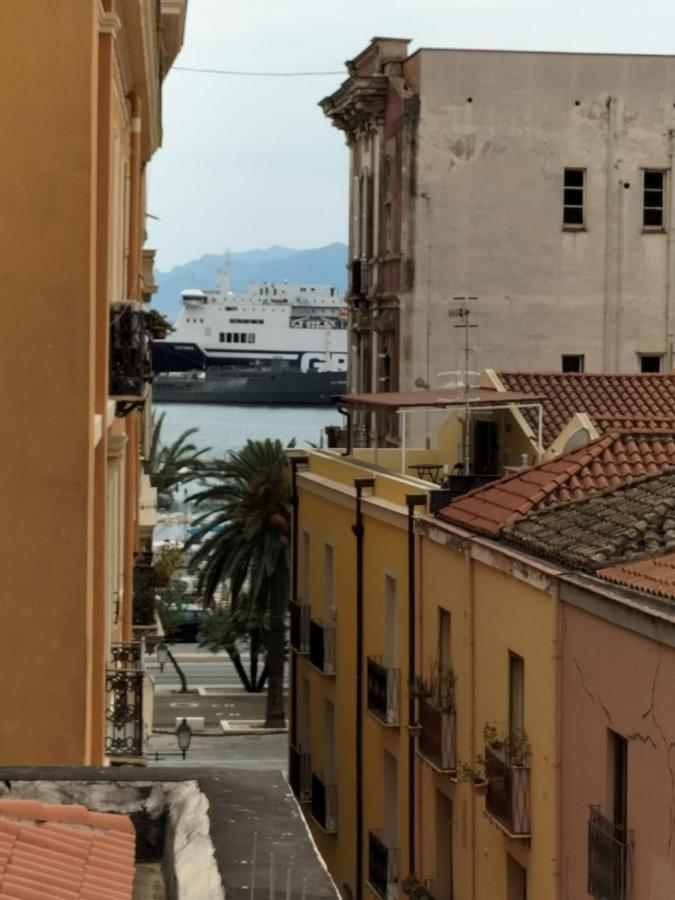 Rosa'S Apartment With Terrace Cagliari Ngoại thất bức ảnh