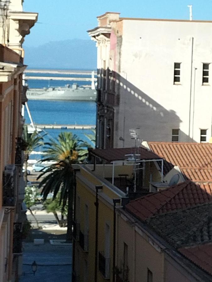 Rosa'S Apartment With Terrace Cagliari Ngoại thất bức ảnh