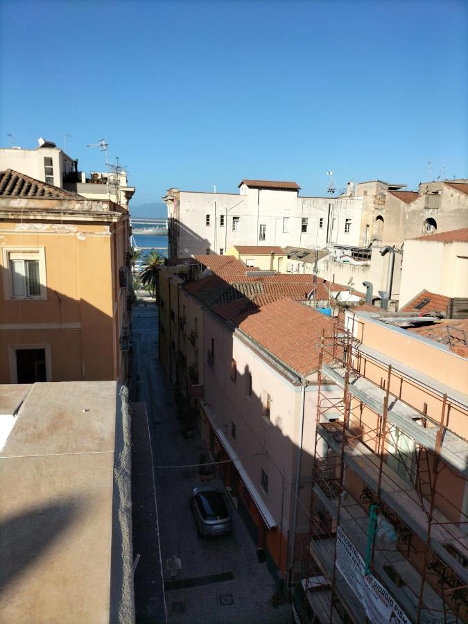 Rosa'S Apartment With Terrace Cagliari Ngoại thất bức ảnh