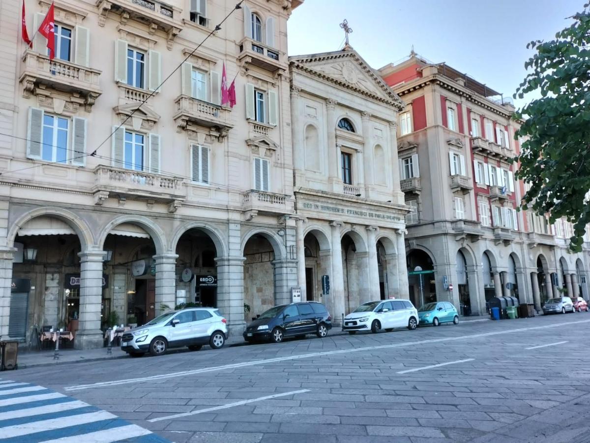 Rosa'S Apartment With Terrace Cagliari Ngoại thất bức ảnh