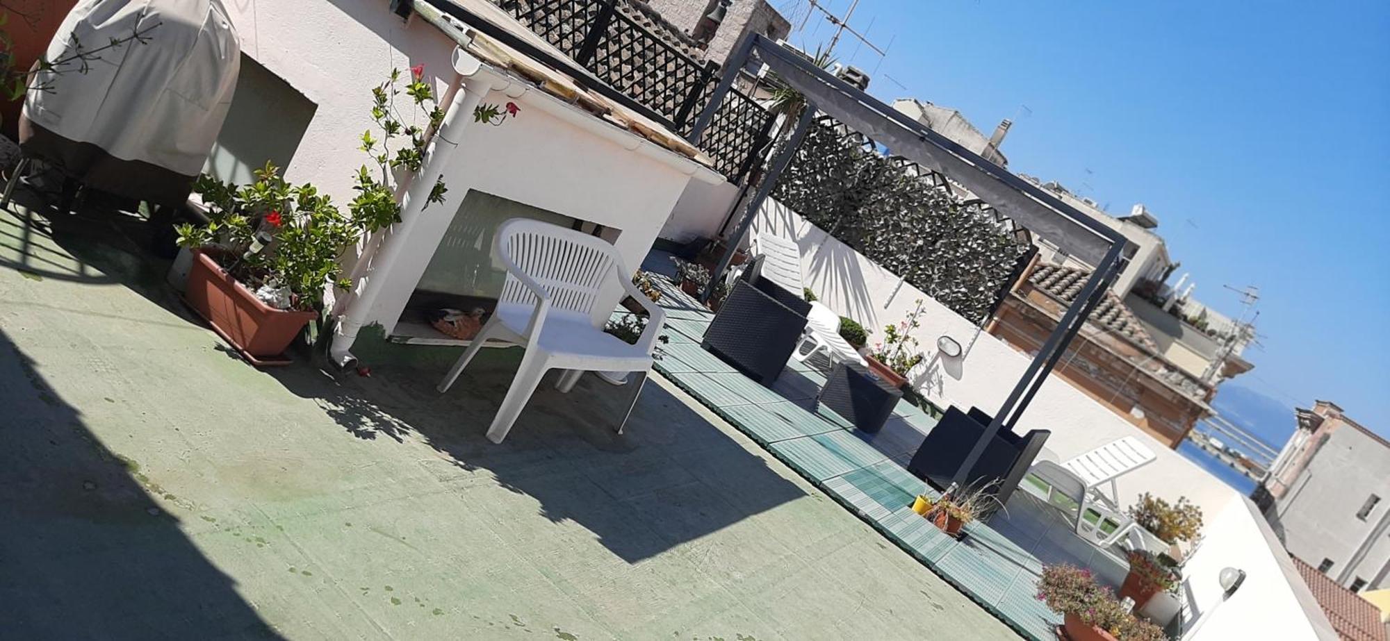 Rosa'S Apartment With Terrace Cagliari Ngoại thất bức ảnh