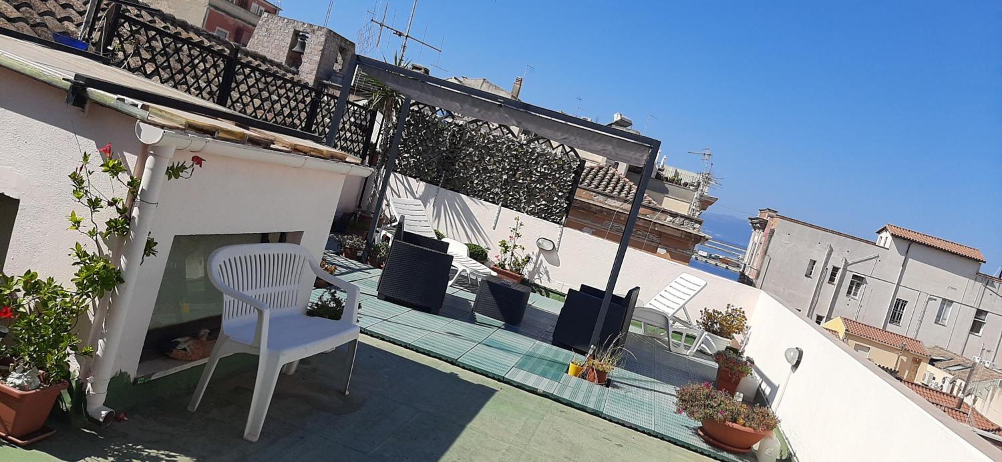 Rosa'S Apartment With Terrace Cagliari Ngoại thất bức ảnh